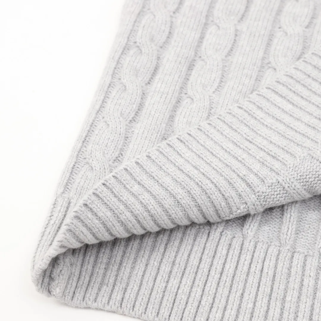 🅿️480 Ralph Lauren 25FW small label knitted sweetheart neck sweater Ralph Lauren (RALPH LAUREN) is the "American classic" brand in the fashion industry. Founded by Mr. Ralph Lauren in 1968, it is a high-end fashion brand with a strong American flavor. The styles are highly stylized and should be regarded as the clothing brand that best represents American culture (this can be seen from the fact that the uniforms of the US team in many Olympic Games have been provided by Ralph Lauren). Size: S-L